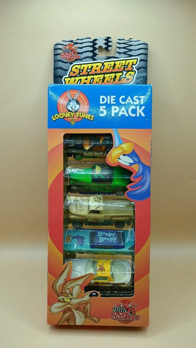 RACING CHAMPIONS STREET WHEELS LOONEY TUNES 5-PACK DIE CAST SET **NIB**